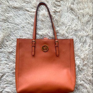 MICHAEL KORS JET SET TRAVEL TOTE - BURNT ORANGE